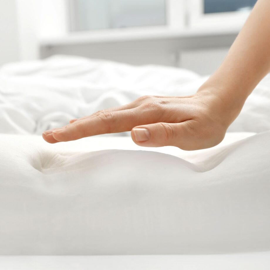 Profiled orthopedic pillow made of memory foam with cooling gel, REBEL ACTIVE RBA-6001